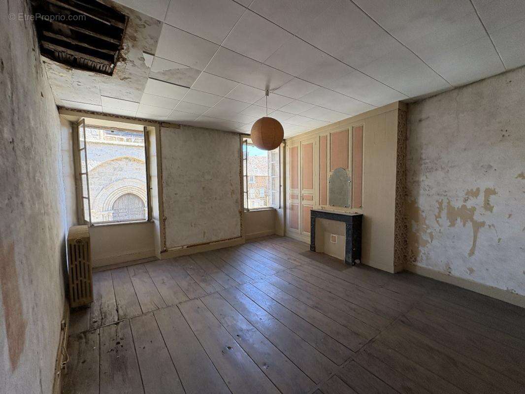 Maison à SAINT-YRIEIX-LA-PERCHE