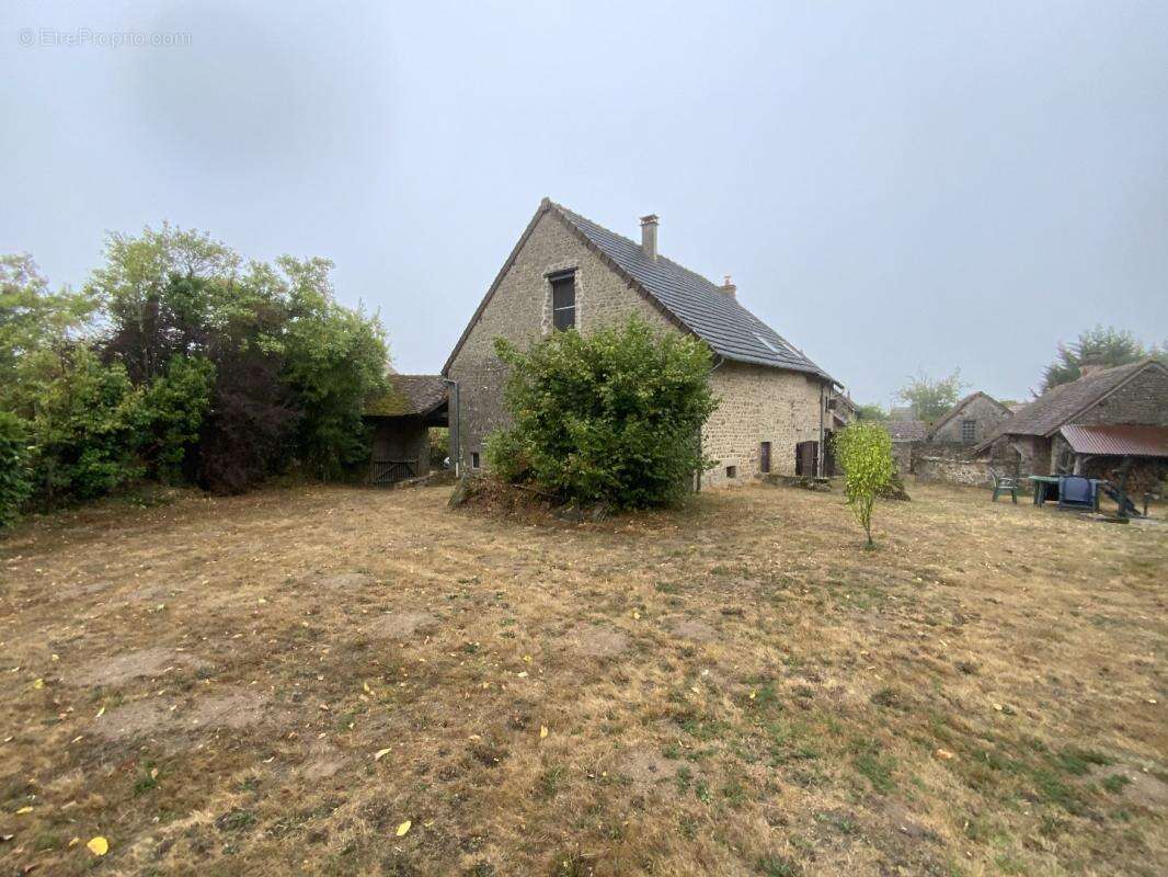 Maison à LE BOURG-D'HEM