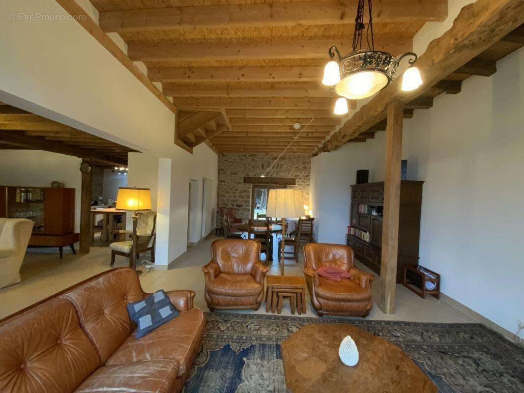 Maison à LE BOURG-D'HEM