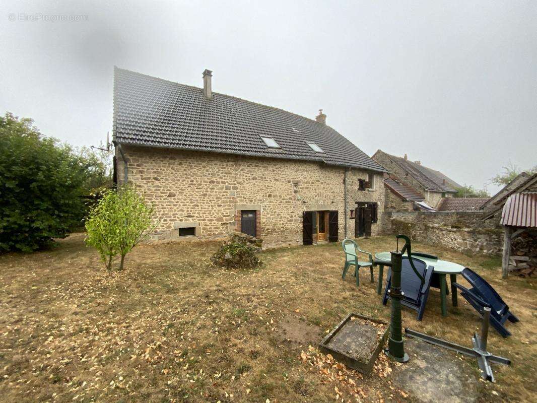 Maison à LE BOURG-D'HEM