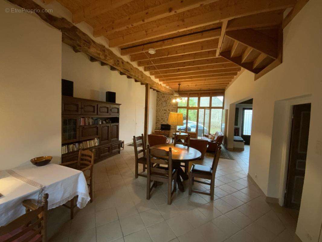 Maison à LE BOURG-D'HEM