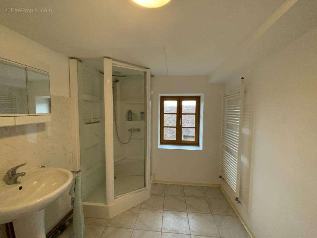 Maison à LE BOURG-D'HEM