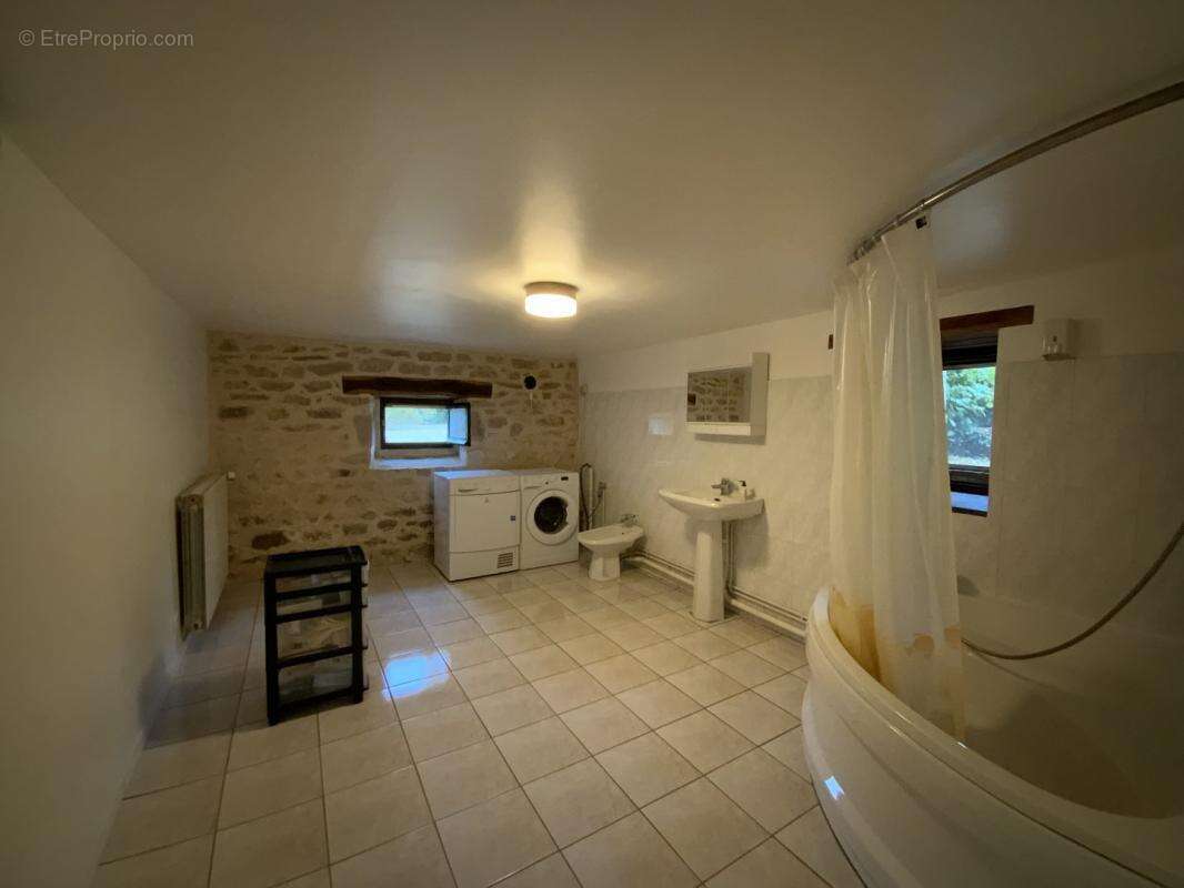 Maison à LE BOURG-D'HEM