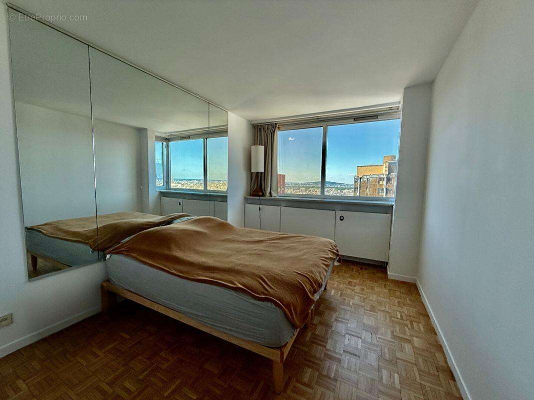 Appartement à PARIS-15E