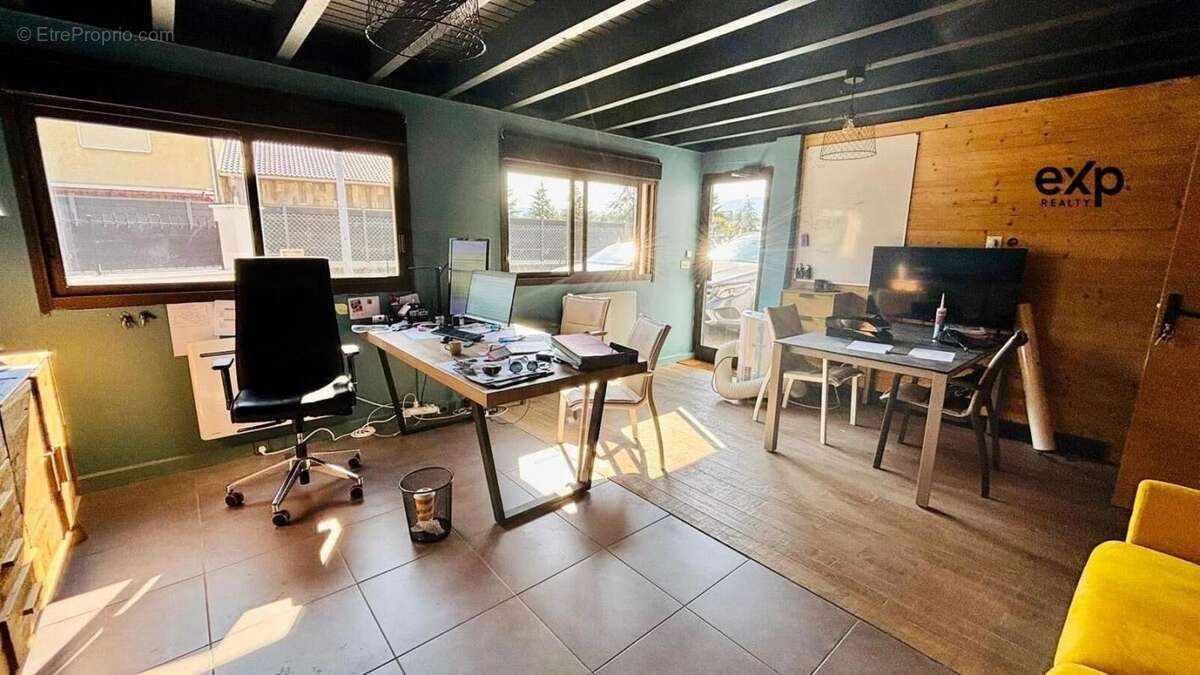 Commerce à LA RAVOIRE