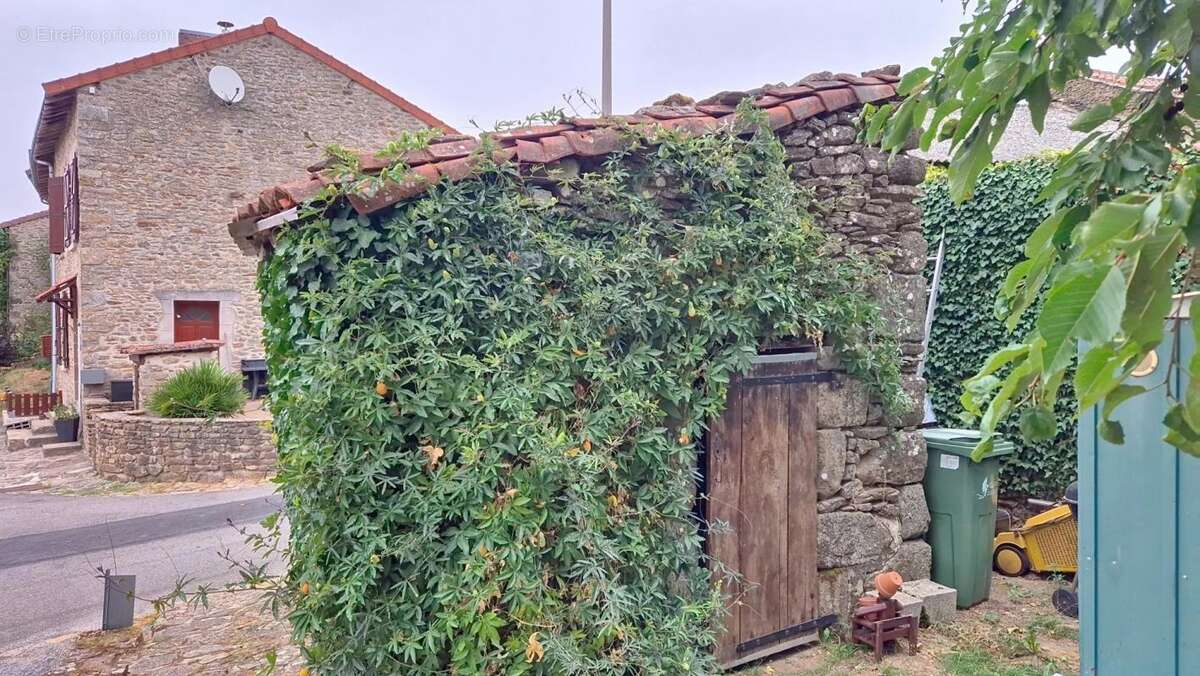 Maison à NANTIAT
