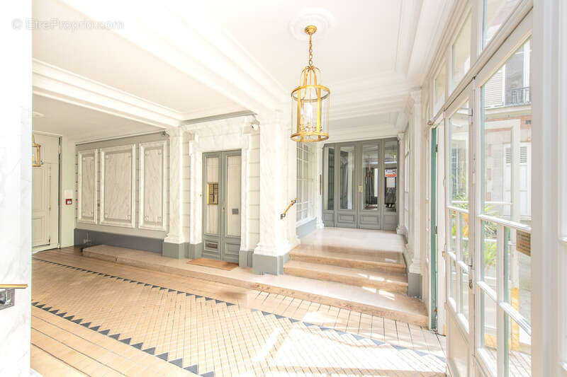 Appartement à PARIS-7E