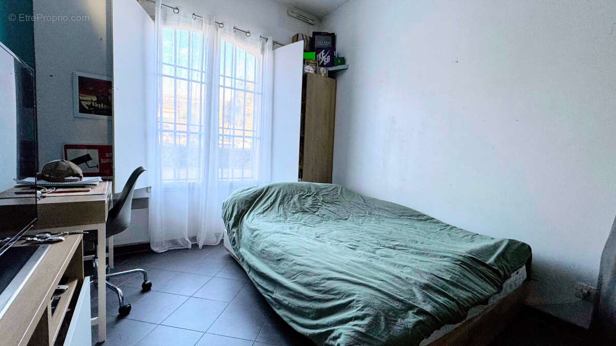 Appartement à CHATEAUNEUF-LE-ROUGE