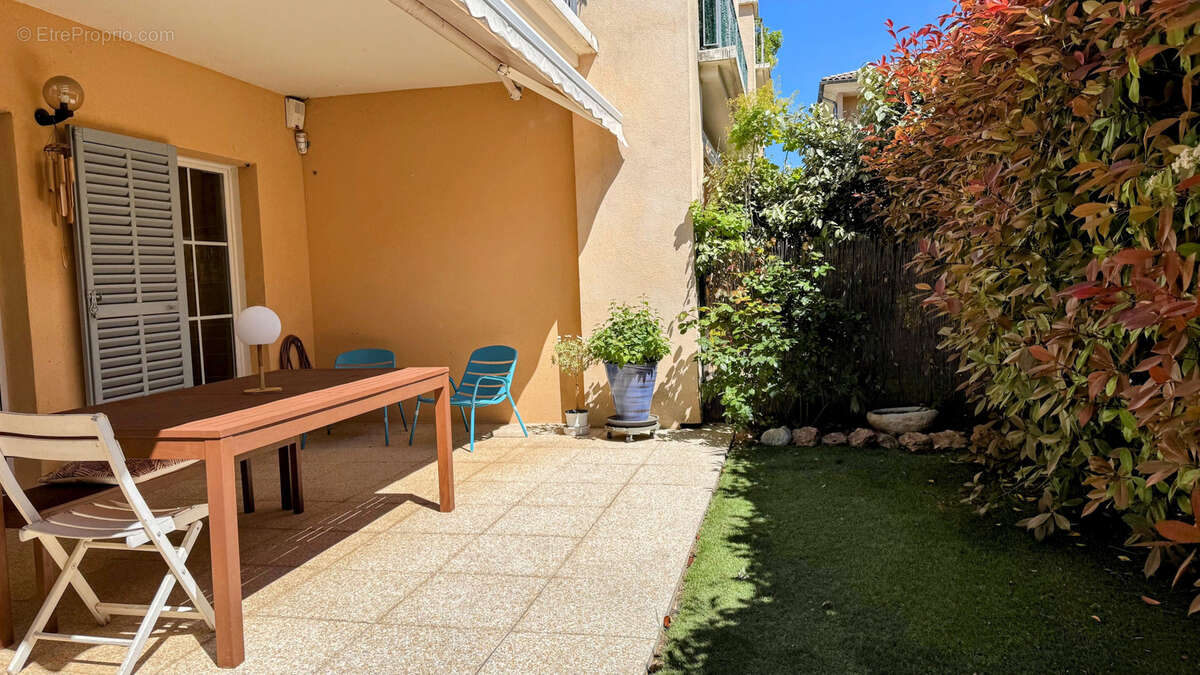 Appartement à CHATEAUNEUF-LE-ROUGE