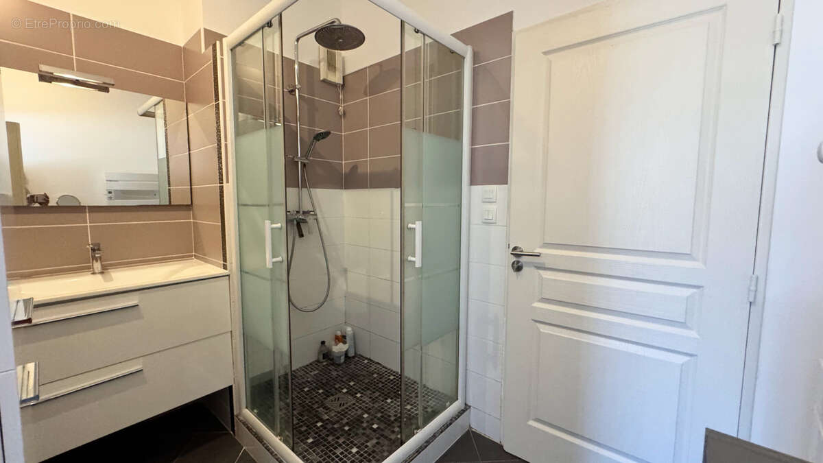 Appartement à CHATEAUNEUF-LE-ROUGE