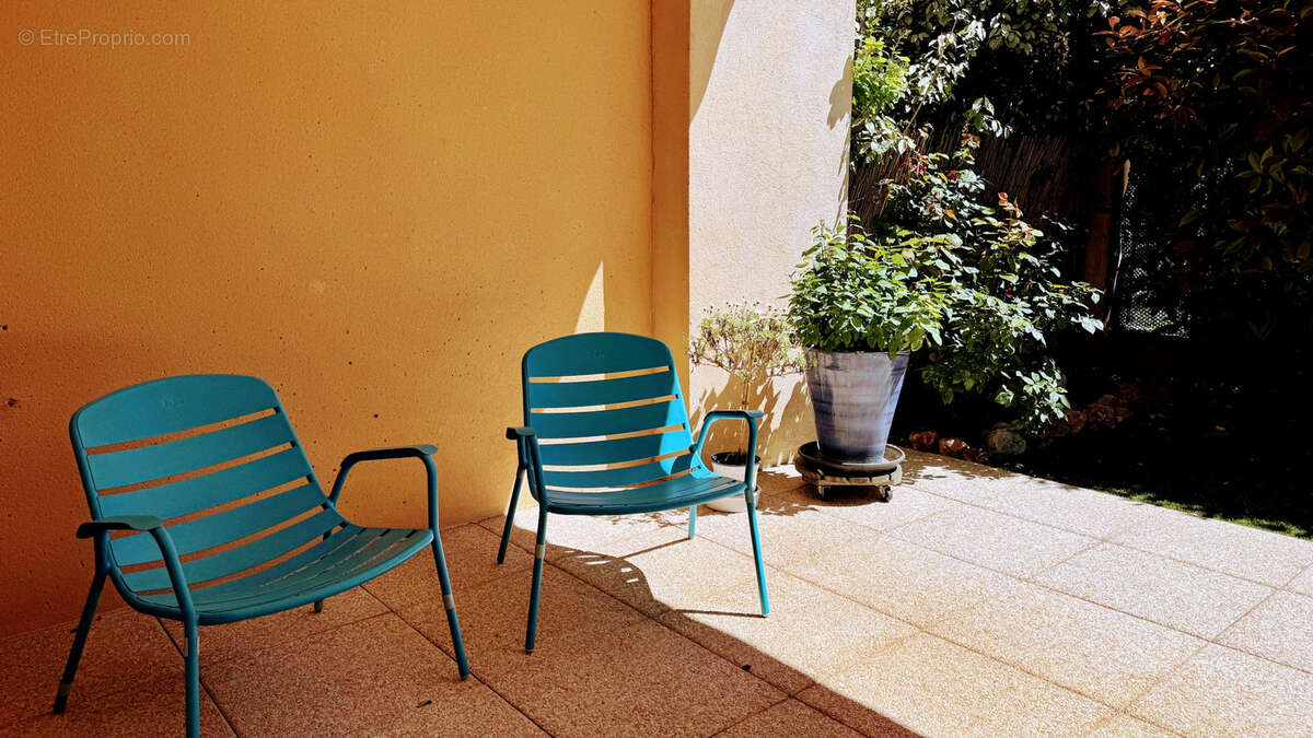 Appartement à CHATEAUNEUF-LE-ROUGE