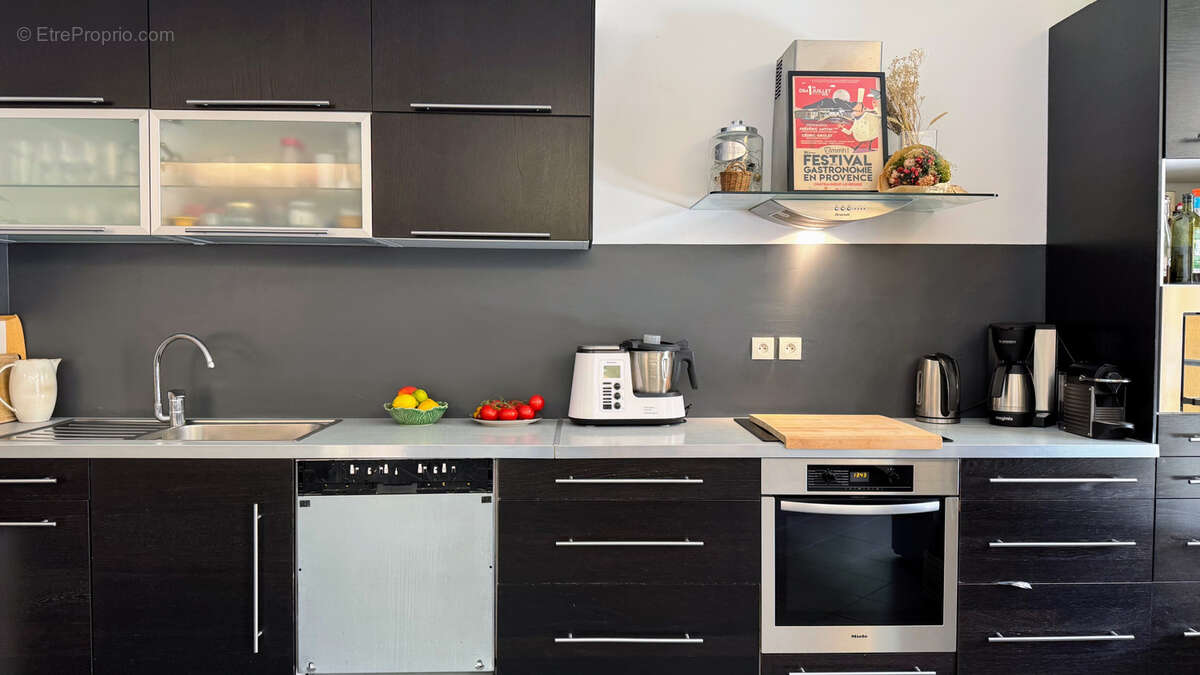 Appartement à CHATEAUNEUF-LE-ROUGE