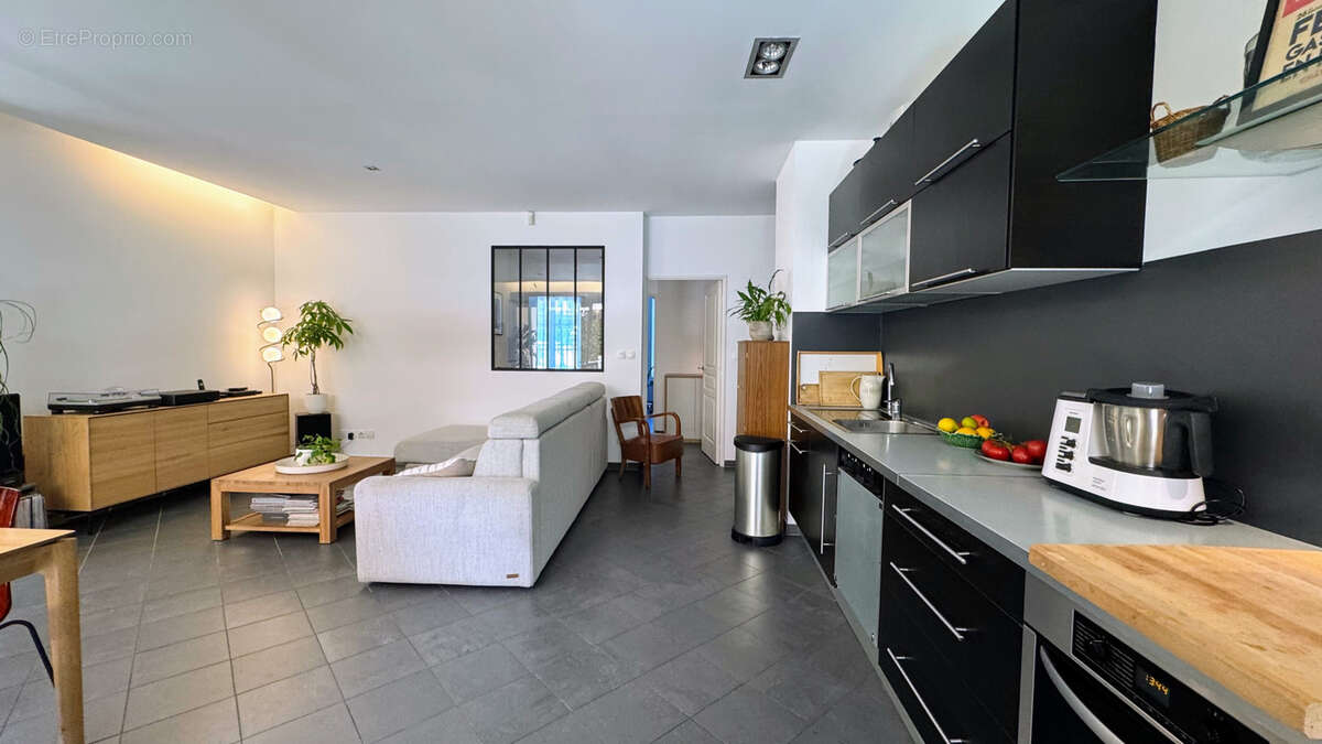 Appartement à CHATEAUNEUF-LE-ROUGE