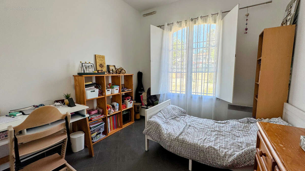 Appartement à CHATEAUNEUF-LE-ROUGE