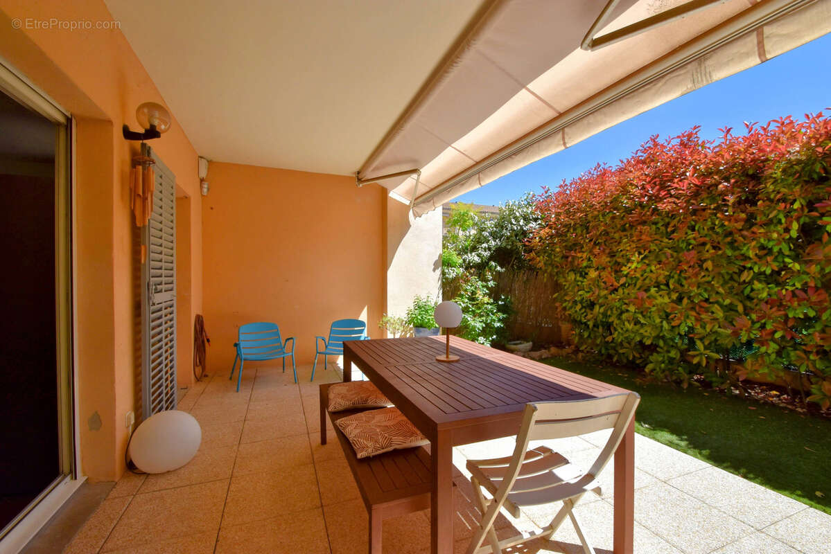 Appartement à CHATEAUNEUF-LE-ROUGE