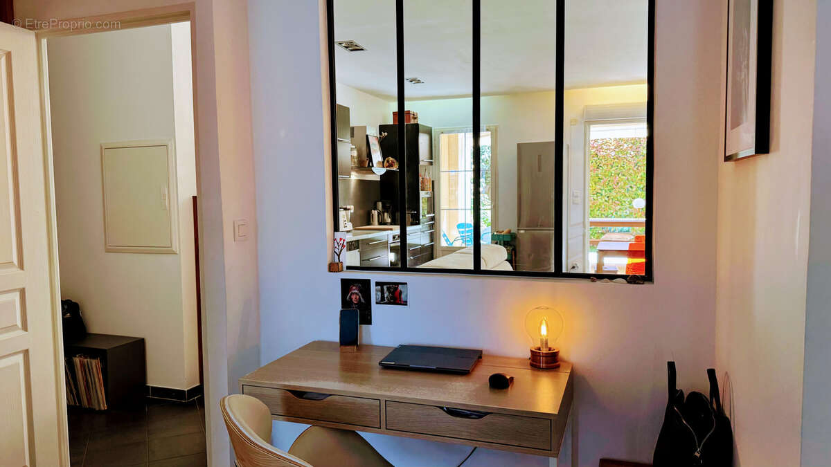 Appartement à CHATEAUNEUF-LE-ROUGE