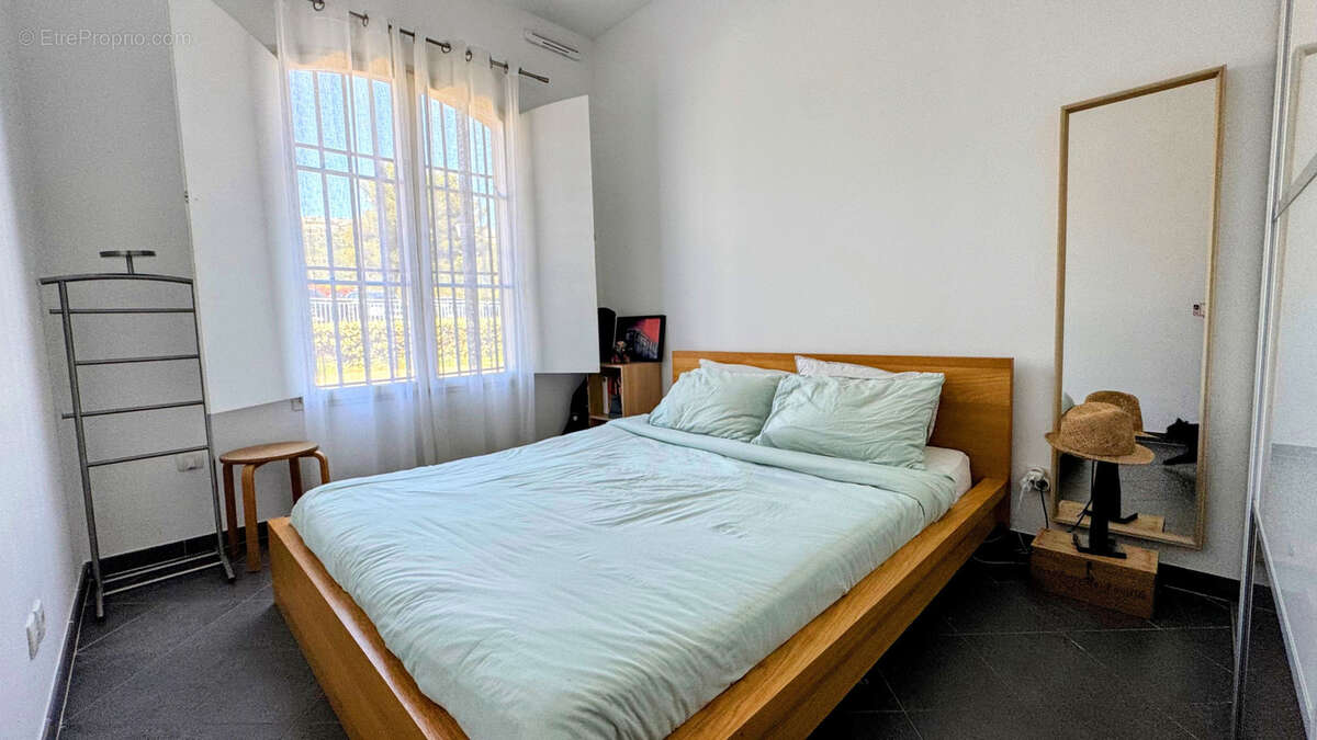 Appartement à CHATEAUNEUF-LE-ROUGE