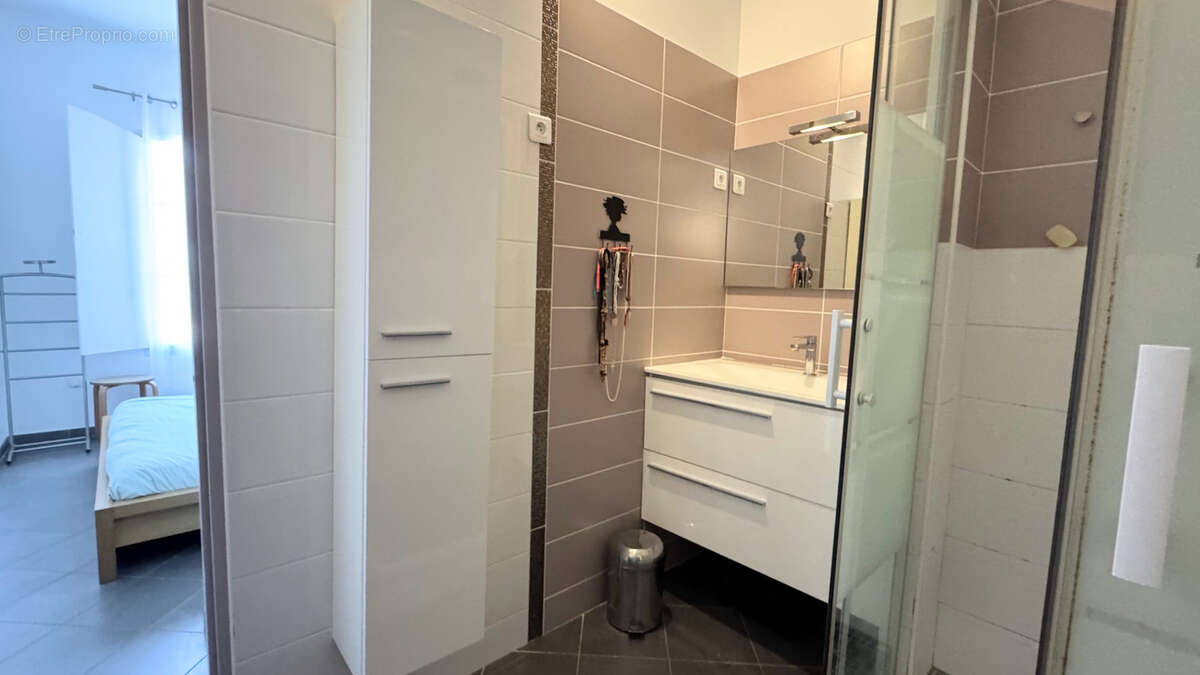 Appartement à CHATEAUNEUF-LE-ROUGE