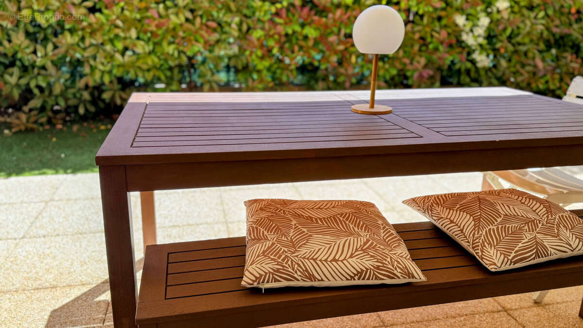 Appartement à CHATEAUNEUF-LE-ROUGE