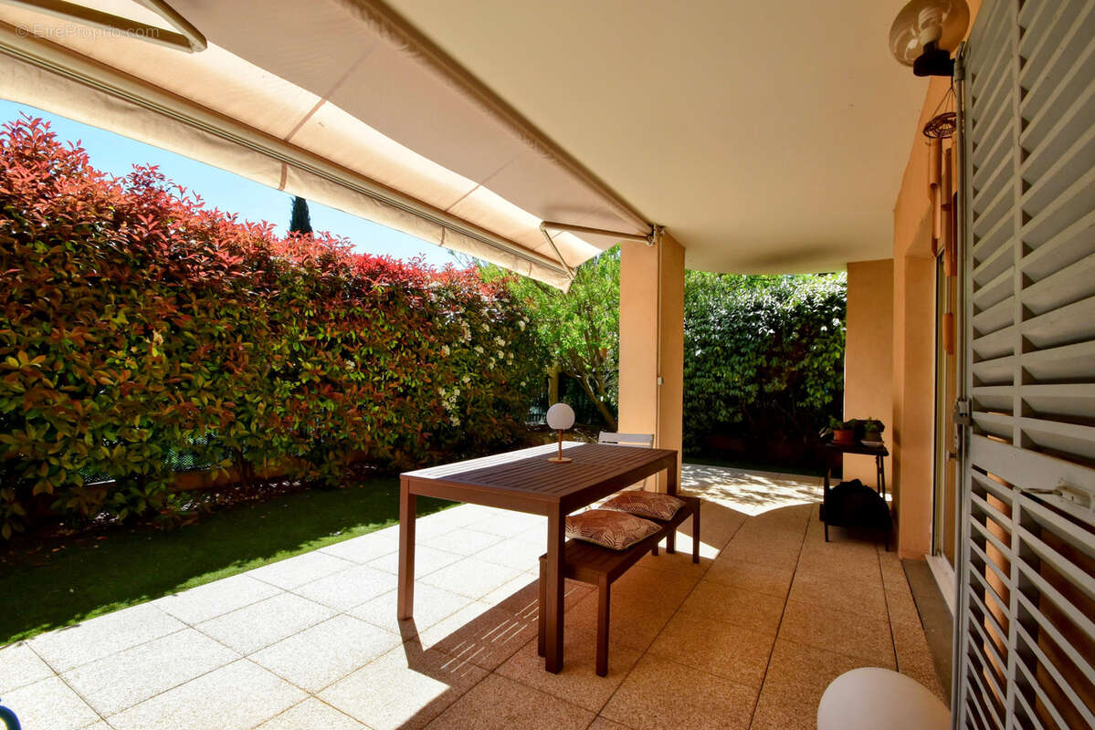 Appartement à CHATEAUNEUF-LE-ROUGE