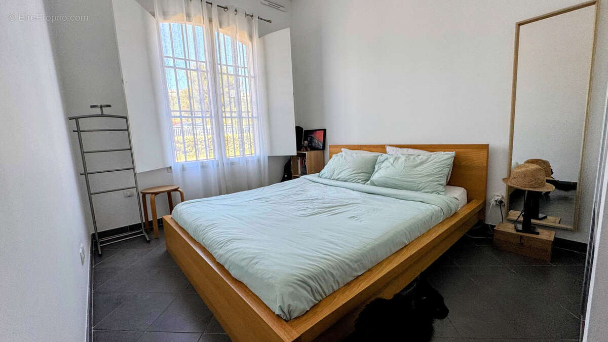 Appartement à CHATEAUNEUF-LE-ROUGE