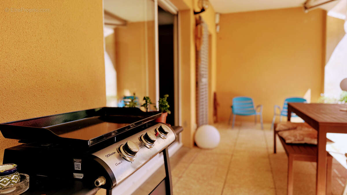 Appartement à CHATEAUNEUF-LE-ROUGE