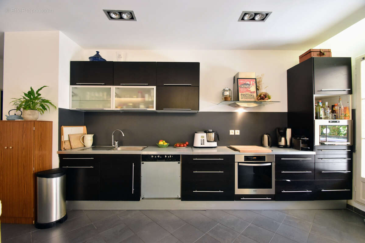 Appartement à CHATEAUNEUF-LE-ROUGE