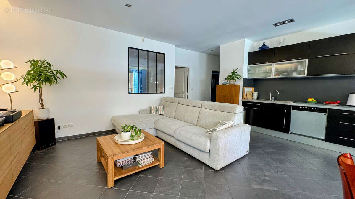 Appartement à CHATEAUNEUF-LE-ROUGE