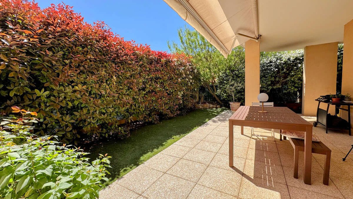 Appartement à CHATEAUNEUF-LE-ROUGE