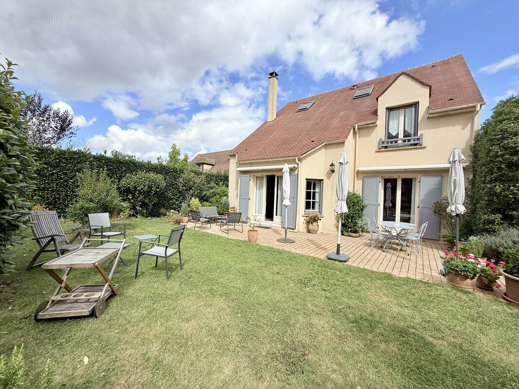 Maison à MORAINVILLIERS