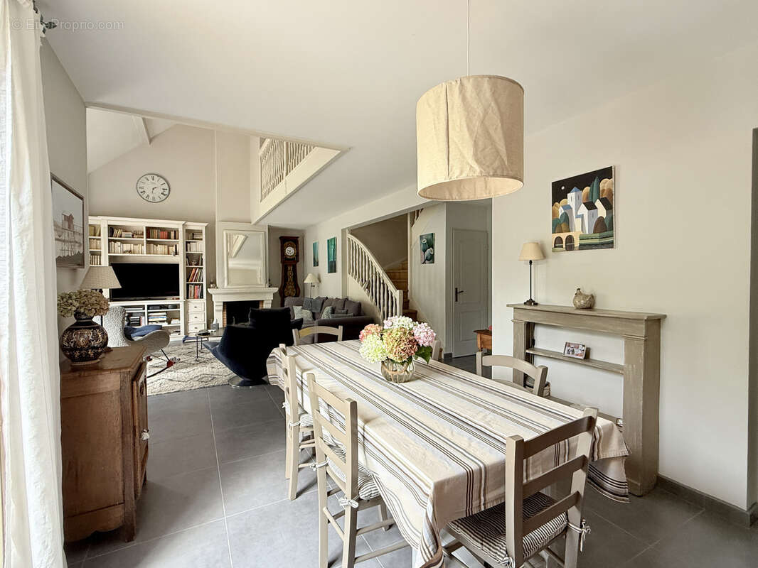 Maison à MORAINVILLIERS