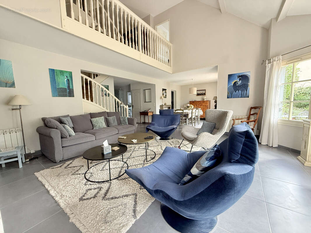 Maison à MORAINVILLIERS