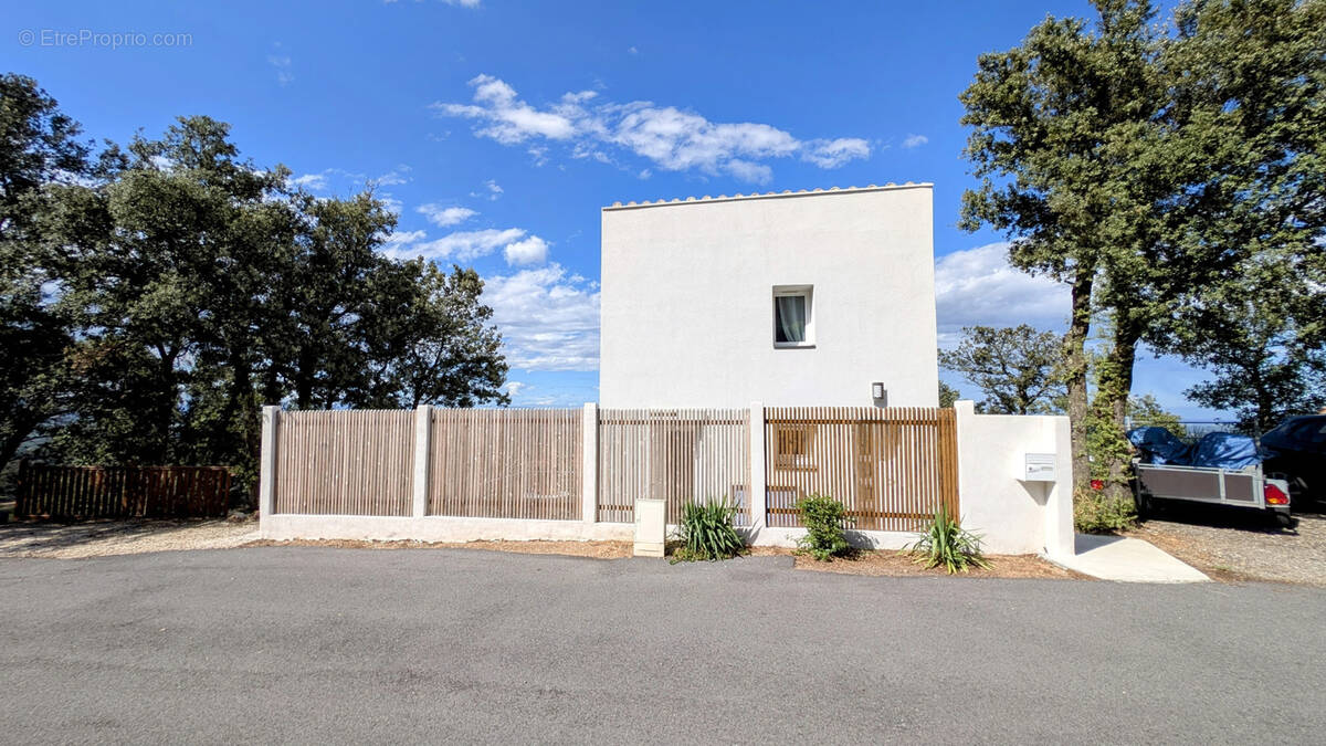 Maison à LAROQUE-DES-ALBERES
