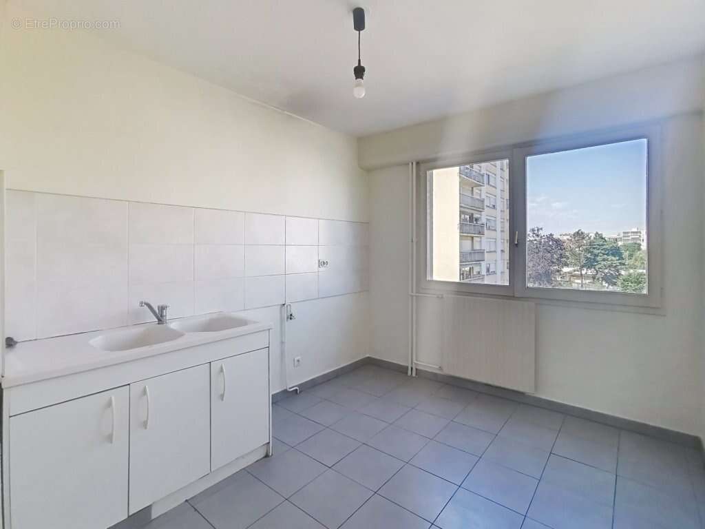 Appartement à LYON-8E