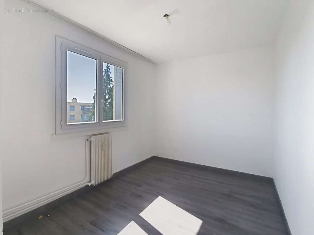 Appartement à SAINT-GENIS-LAVAL