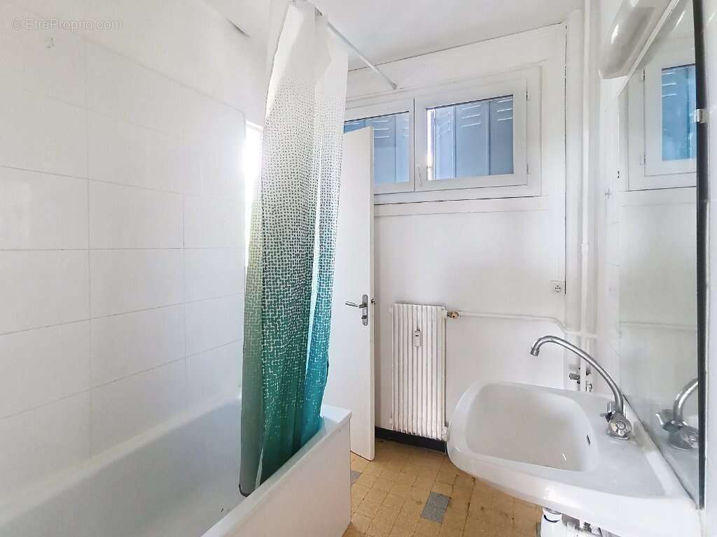 Appartement à SAINT-GENIS-LAVAL