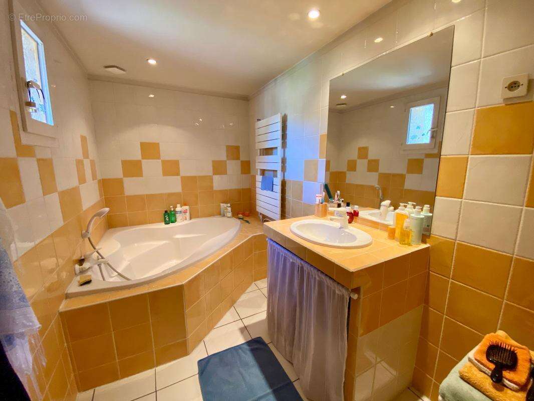 Maison à FONTAINES-SAINT-MARTIN