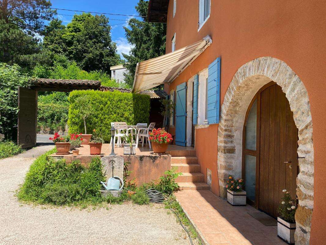 Maison à FONTAINES-SAINT-MARTIN