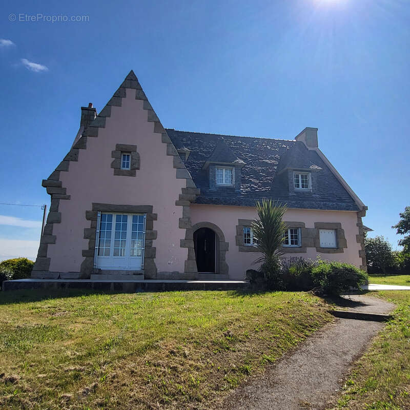 Maison à PLONEVEZ-PORZAY