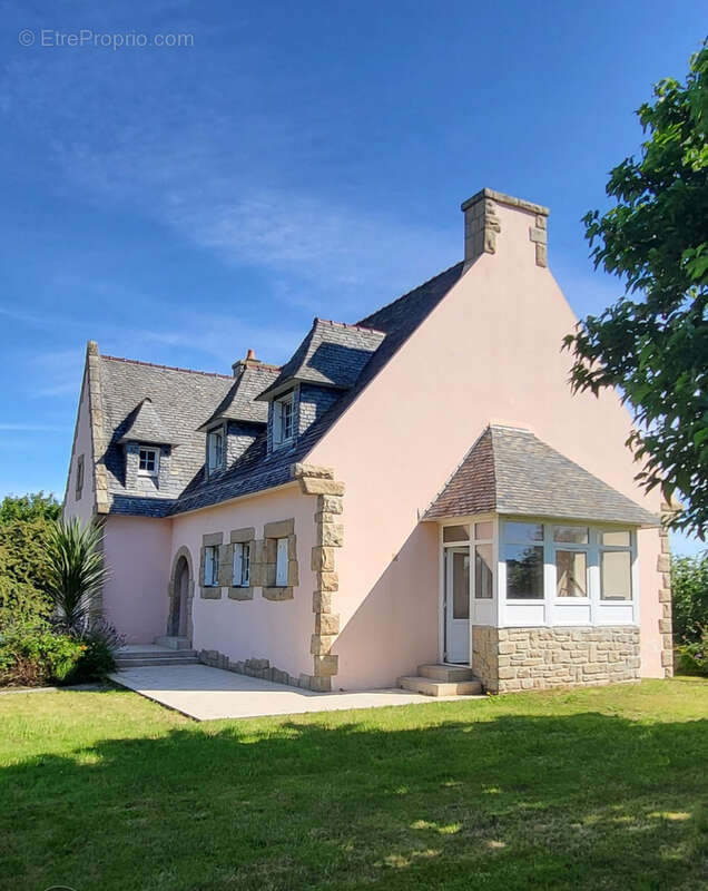 Maison à PLONEVEZ-PORZAY