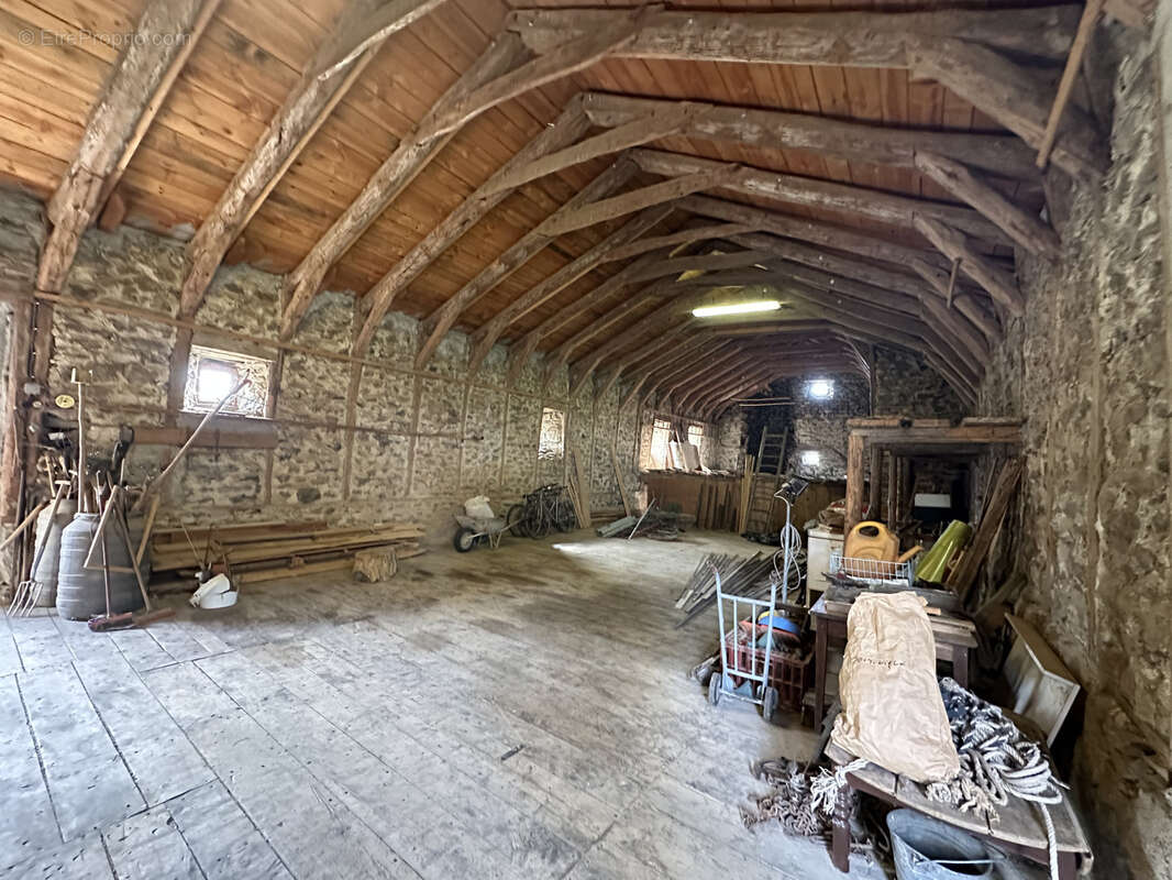 Maison à SAINT-HOSTIEN