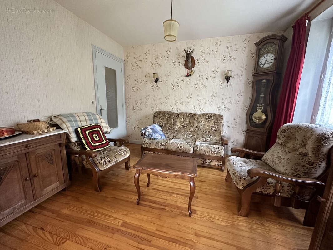 Maison à SAINT-HOSTIEN