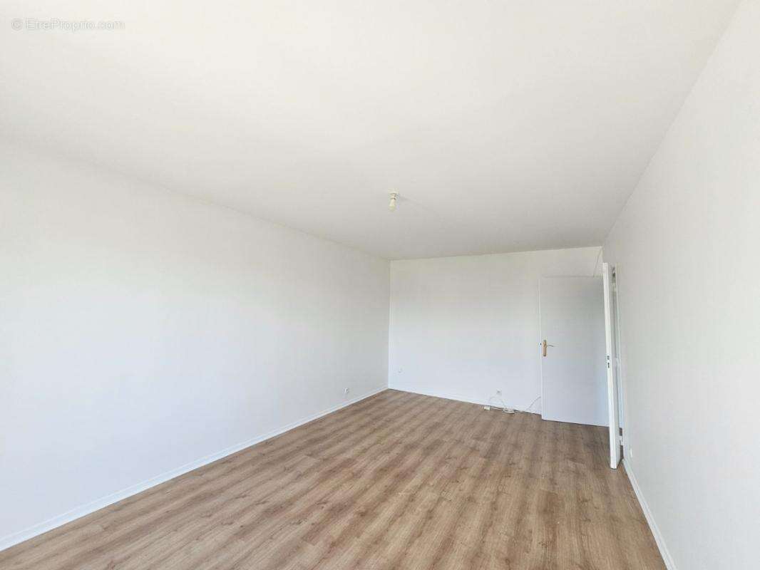 Appartement à LES PAVILLONS-SOUS-BOIS