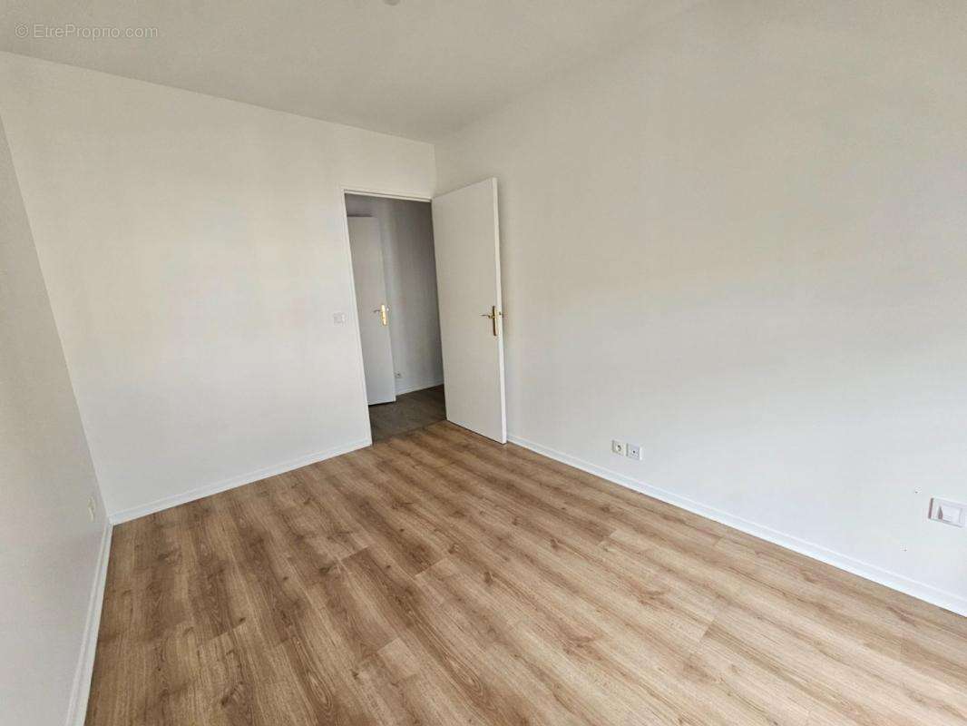 Appartement à LES PAVILLONS-SOUS-BOIS