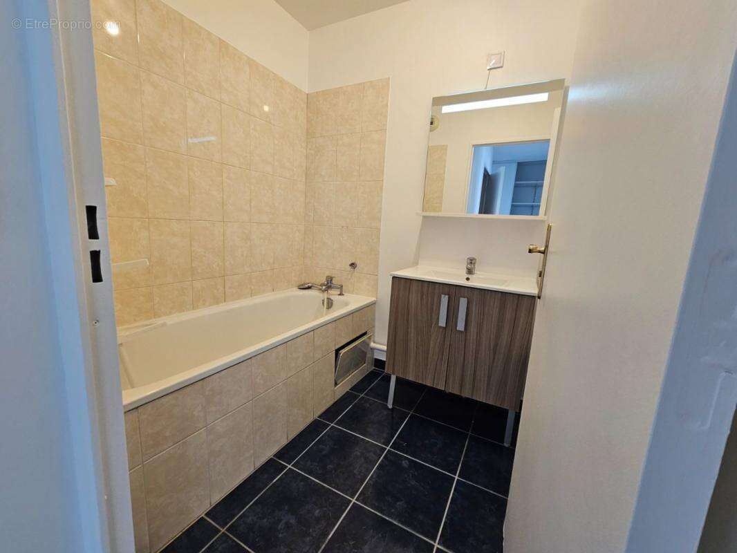 Appartement à LES PAVILLONS-SOUS-BOIS