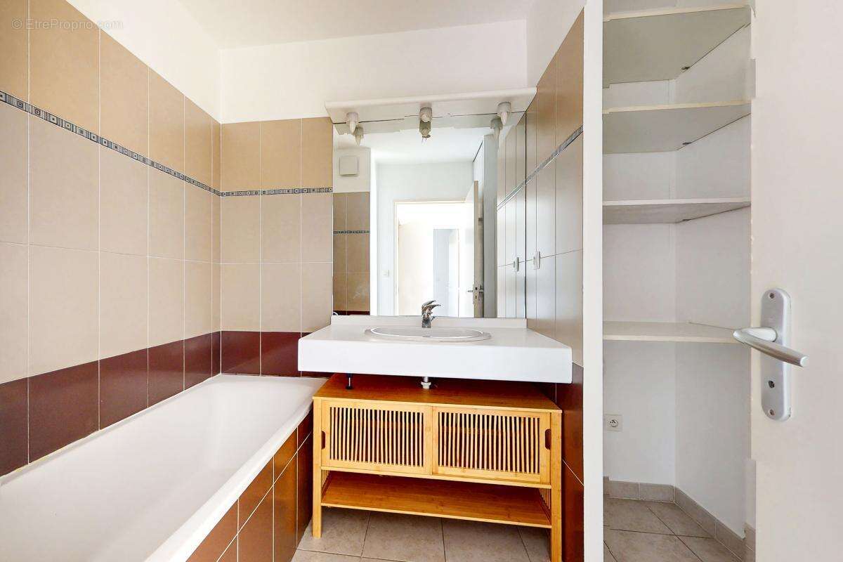 Appartement à MARSEILLE-2E