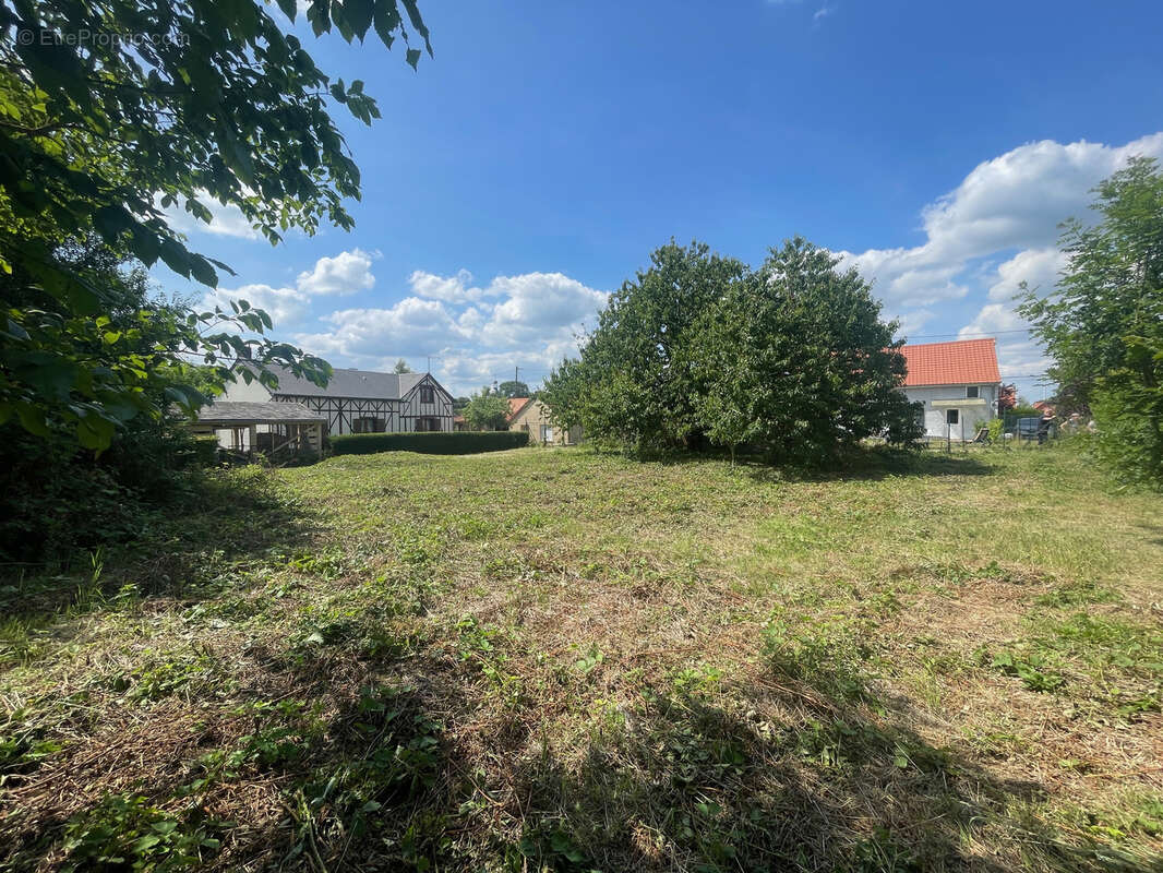 Terrain à ESSERTAUX