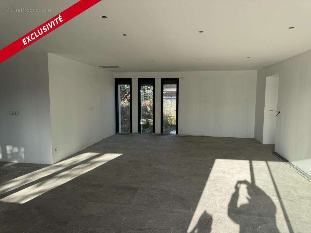 Maison à SAINT-GENEST-LERPT