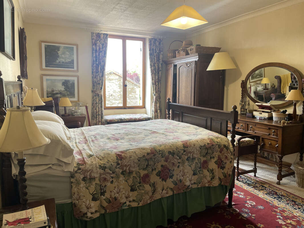 Maison à SAINT-JEAN-DE-SAUVES