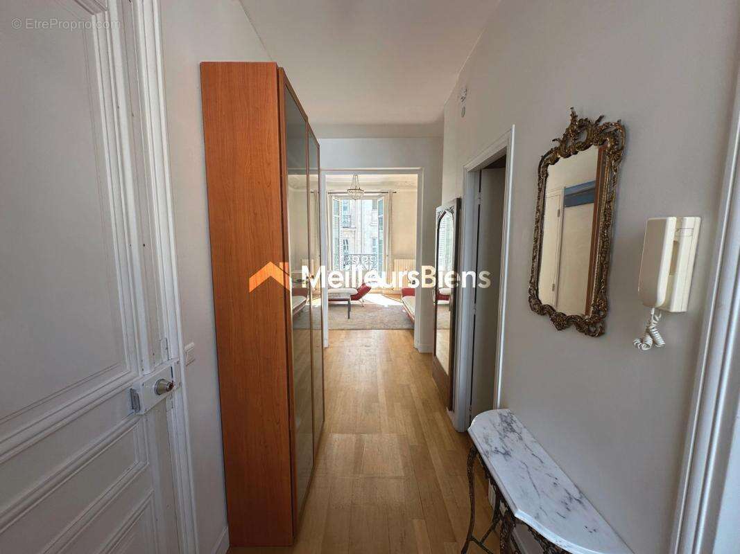 Appartement à PARIS-8E